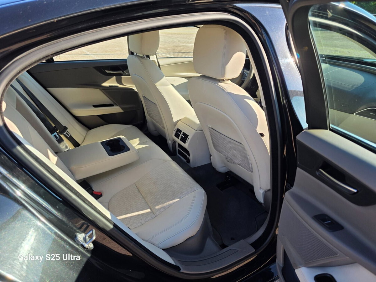 Jaguar XE 2.0 D 180 CV aut. R-Sport (18)