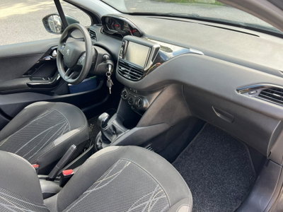 Peugeot 208 82 5 porte Access (11)