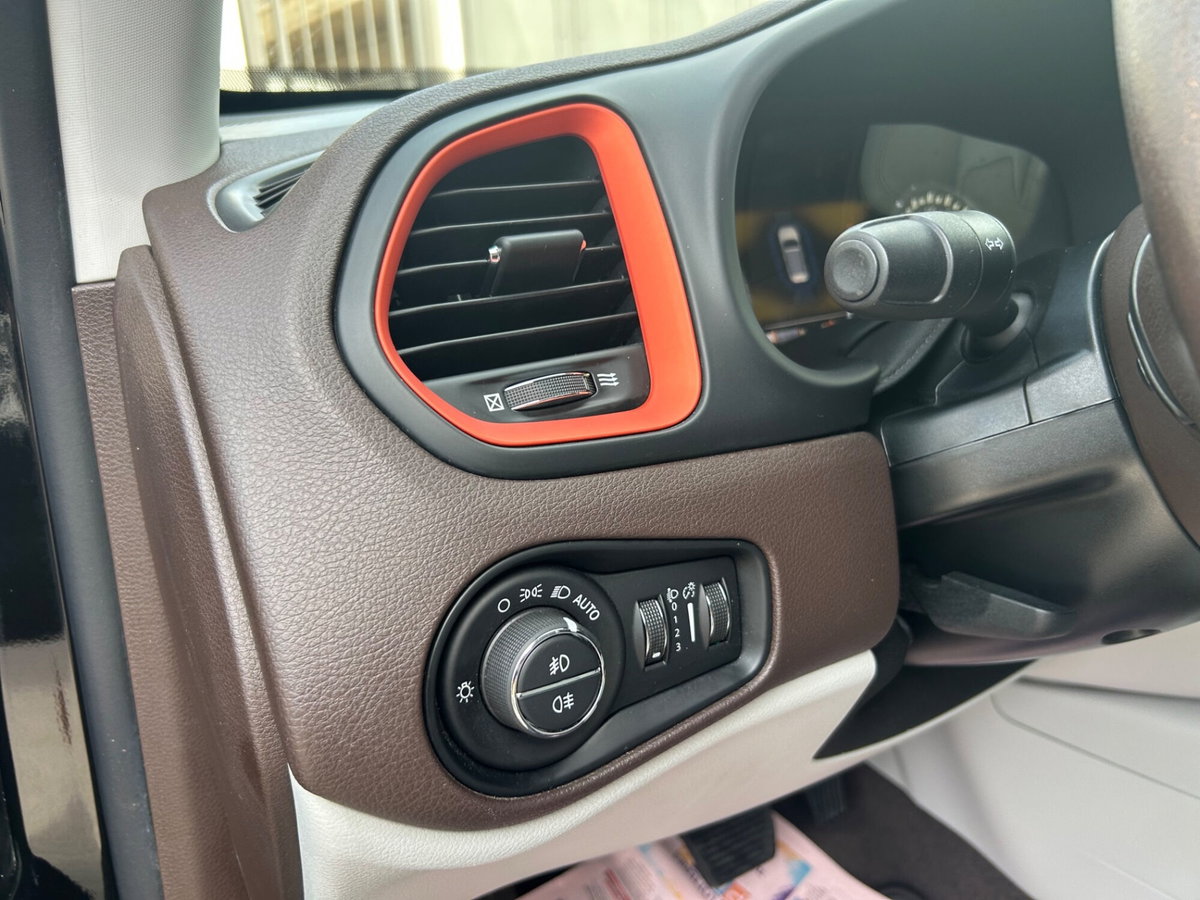 Jeep Renegade 2.0 Mjt 140CV 4WD Active Drive Limited (20)