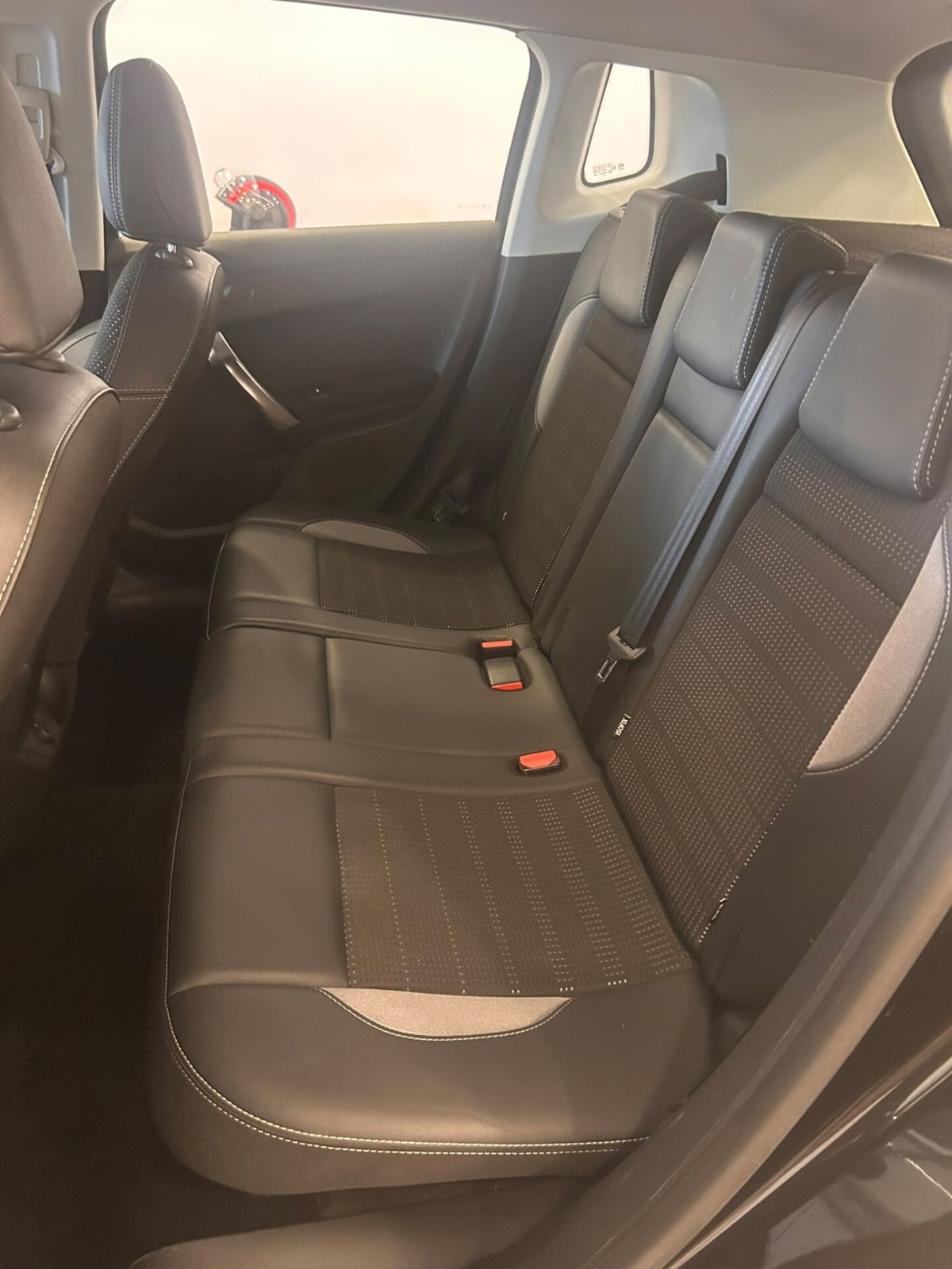 Peugeot 2008 BlueHDi 100 S&S Allure (7)