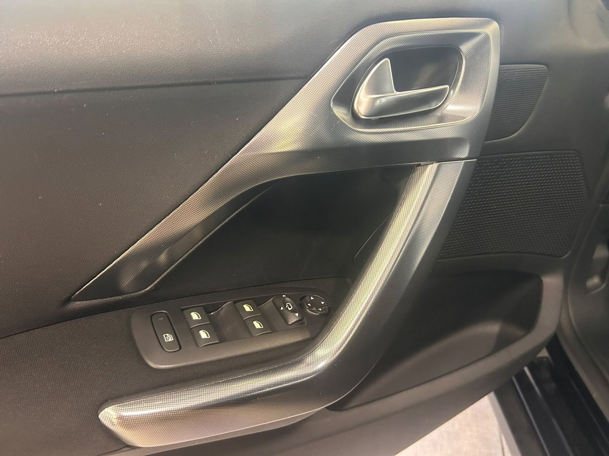 Peugeot 2008 BlueHDi 100 S&S Allure (8)