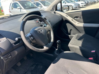 Toyota Yaris 1.0 5 porte (11)