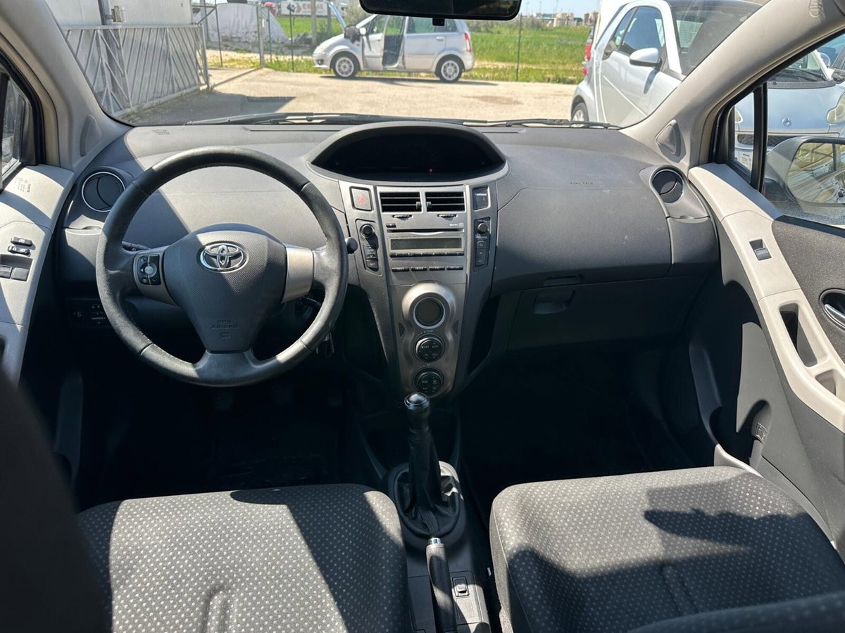 Toyota Yaris 1.0 5 porte (13)