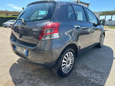 Toyota Yaris 1.0 5 porte (3)