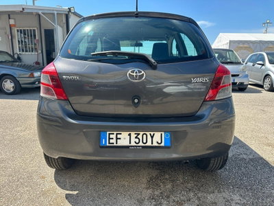 Toyota Yaris 1.0 5 porte (4)