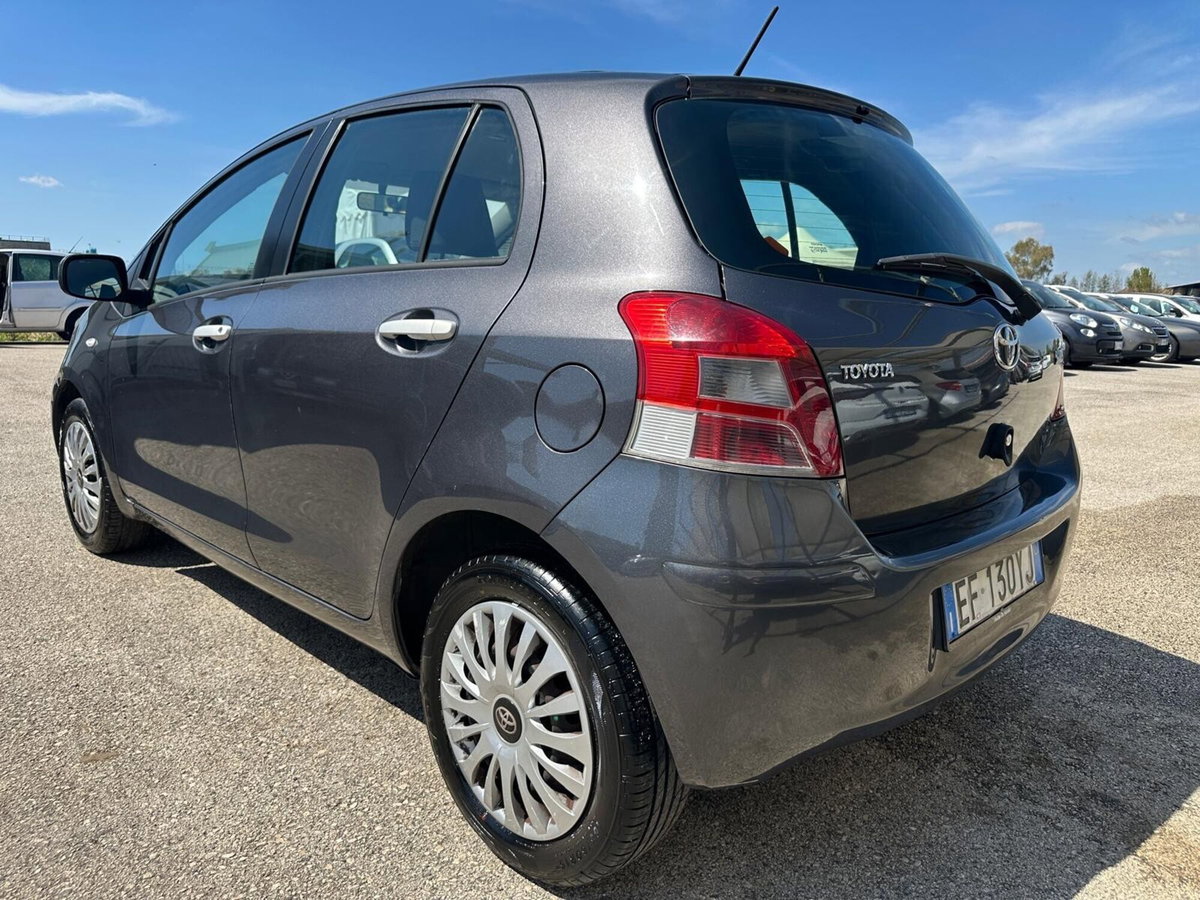 Toyota Yaris 1.0 5 porte (5)