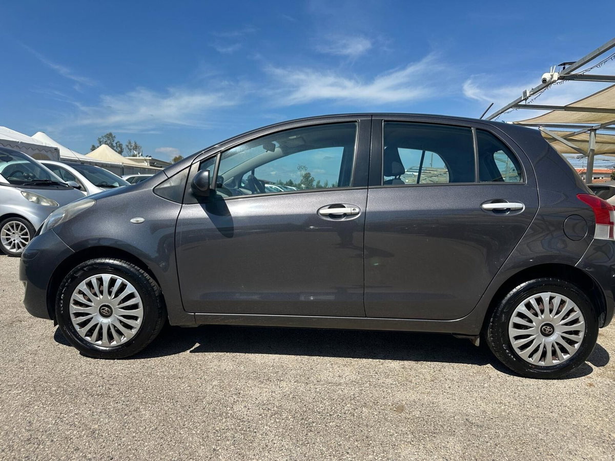 Toyota Yaris 1.0 5 porte (6)