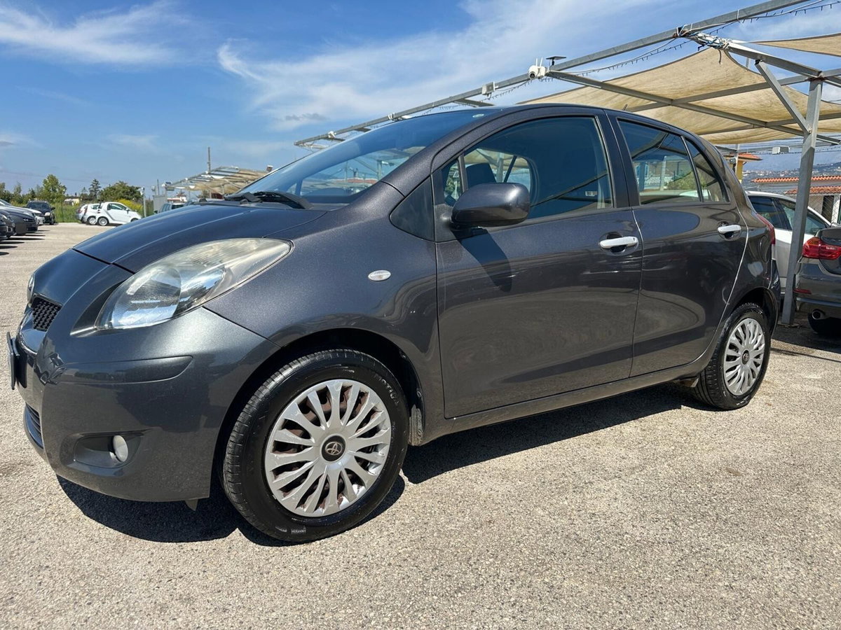 Toyota Yaris 1.0 5 porte (7)