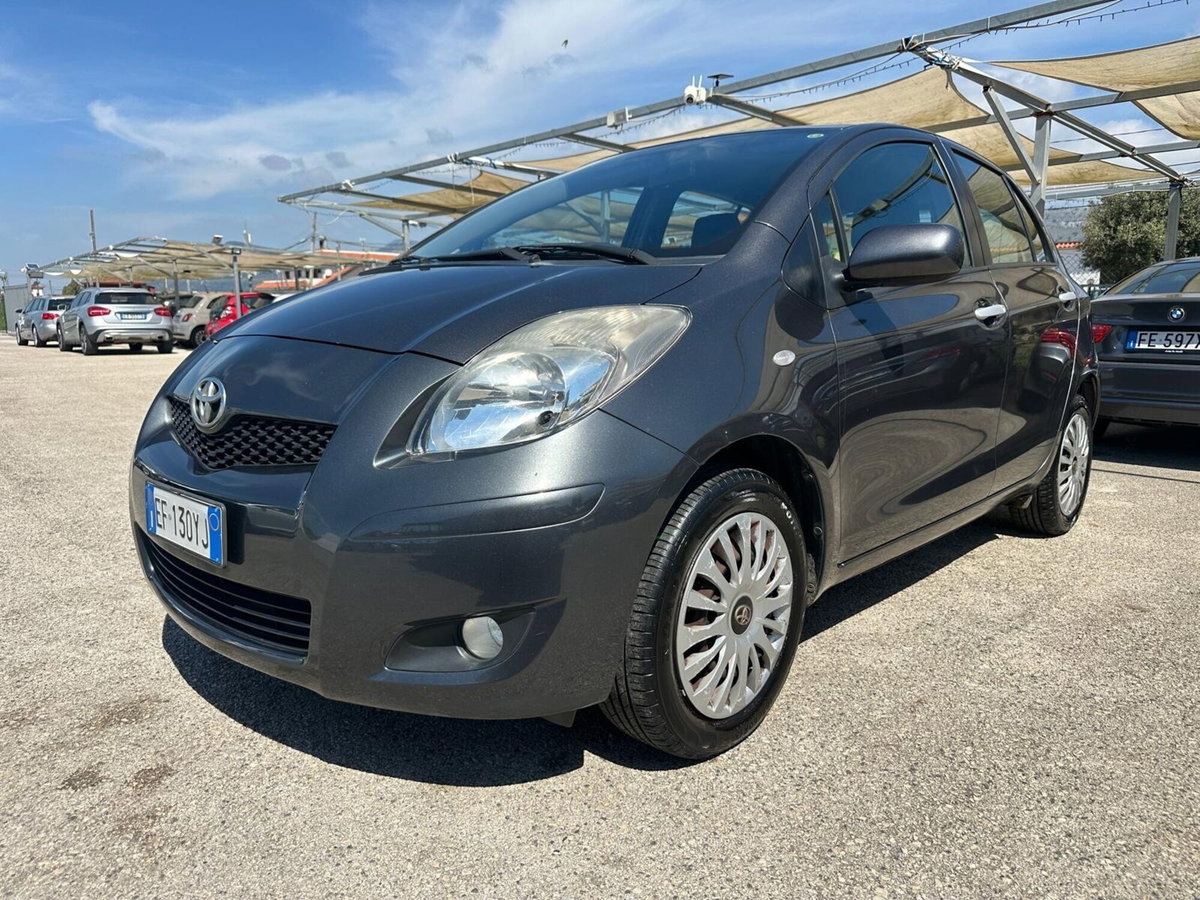 Toyota Yaris 1.0 5 porte (8)