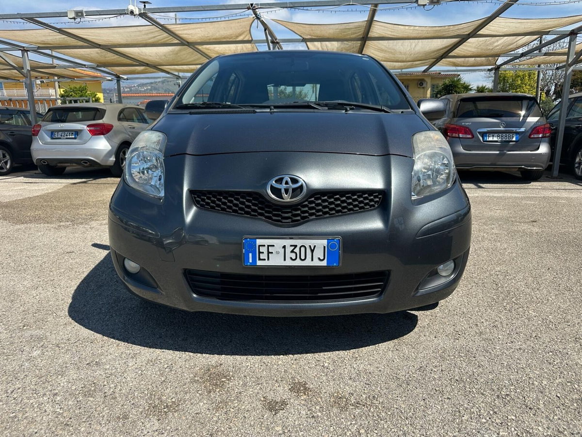 Toyota Yaris 1.0 5 porte (9)