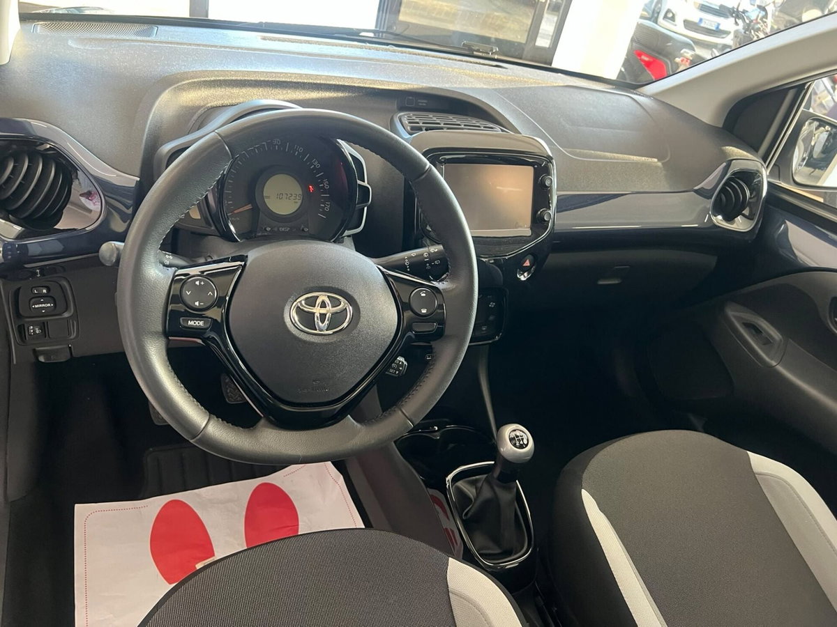 Toyota Aygo 1.0 VVT-i 69 CV 5 porte x-clusiv (10)