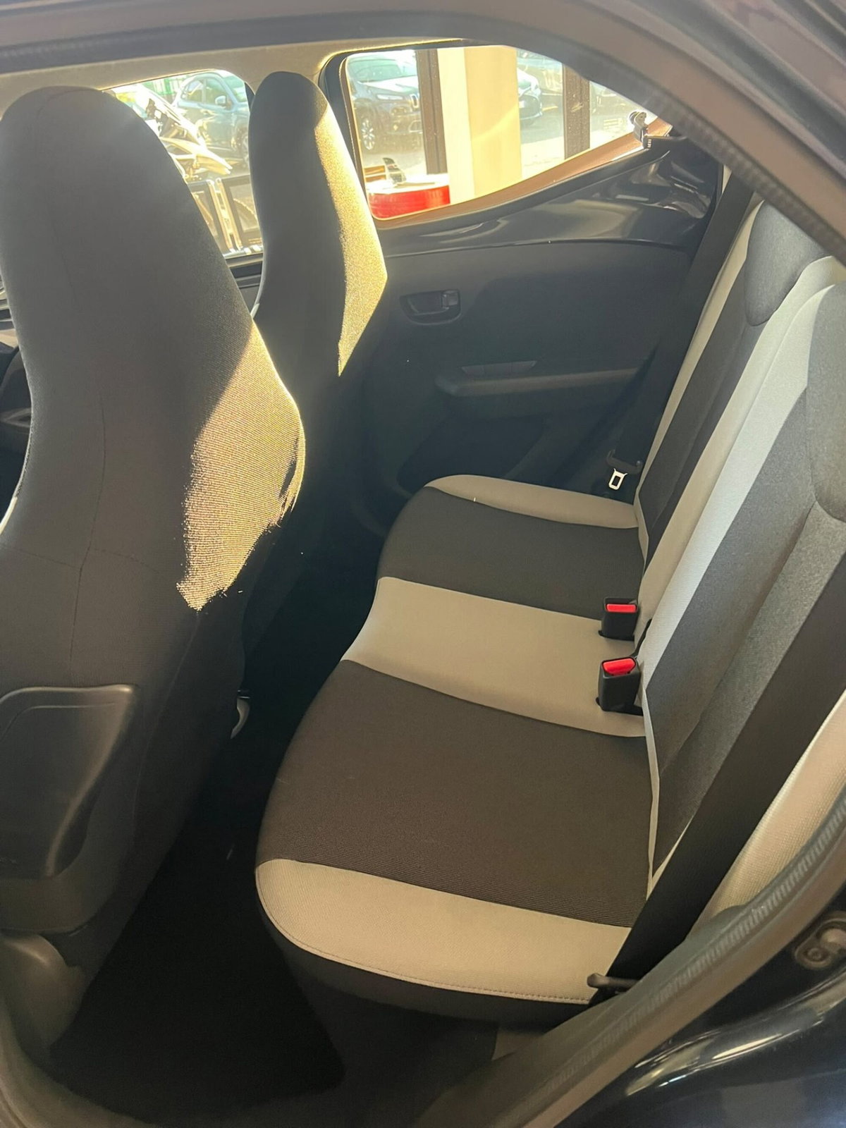 Toyota Aygo 1.0 VVT-i 69 CV 5 porte x-clusiv (12)