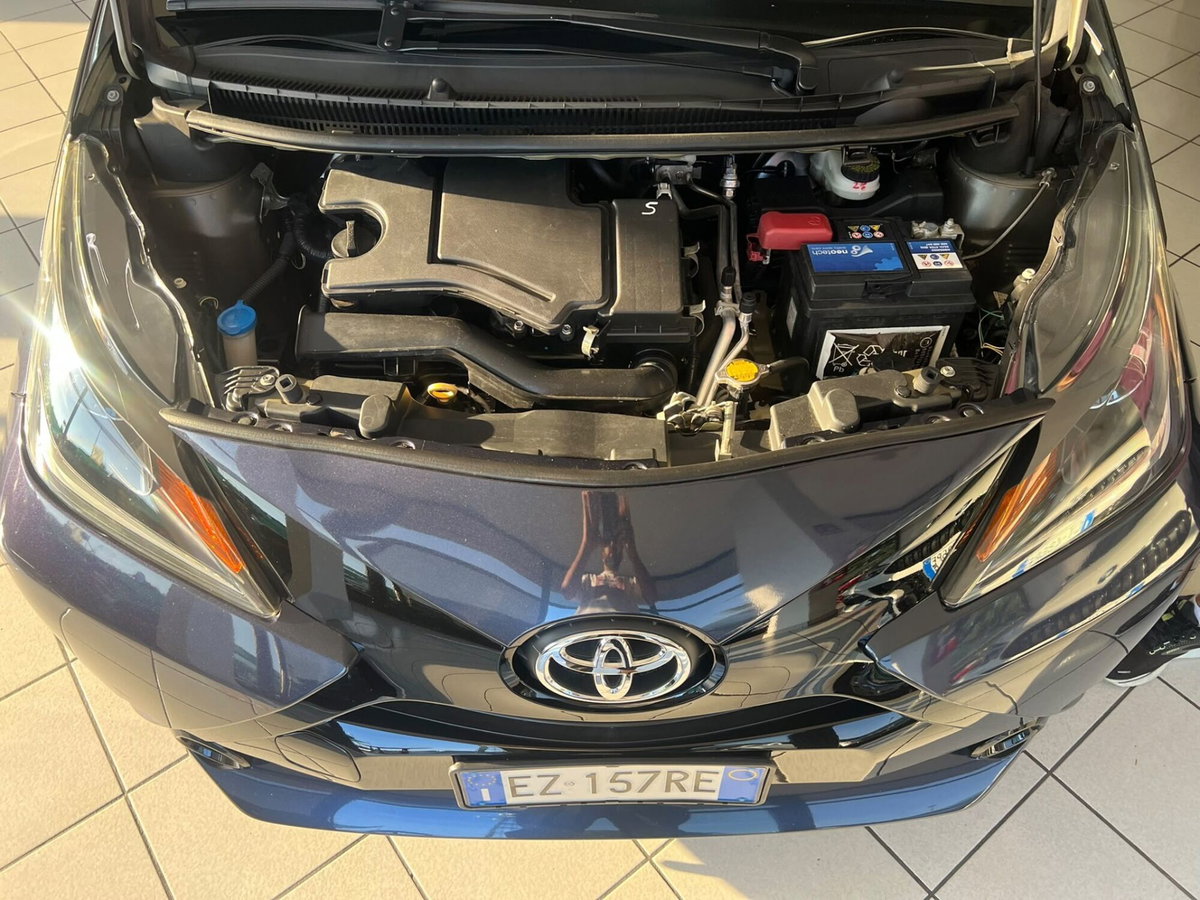 Toyota Aygo 1.0 VVT-i 69 CV 5 porte x-clusiv (13)