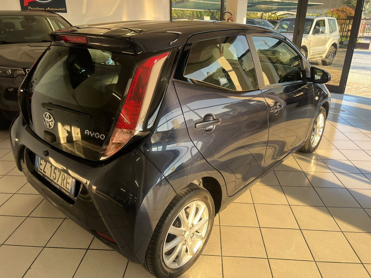 Toyota Aygo 1.0 VVT-i 69 CV 5 porte x-clusiv (4)
