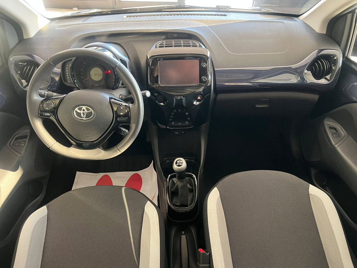 Toyota Aygo 1.0 VVT-i 69 CV 5 porte x-clusiv (8)