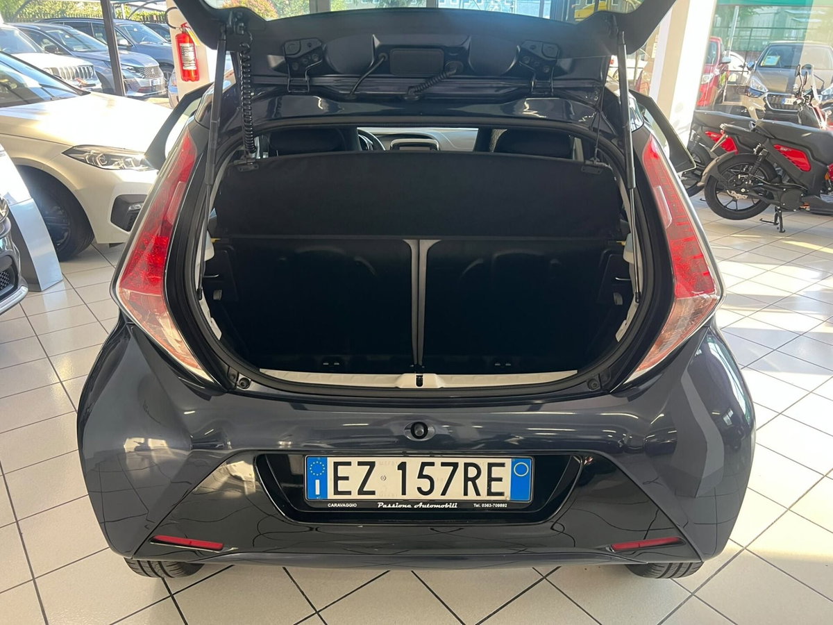 Toyota Aygo 1.0 VVT-i 69 CV 5 porte x-clusiv (9)