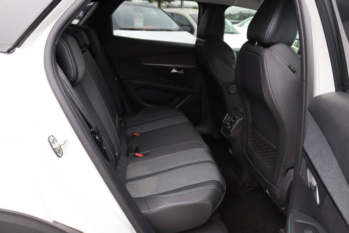 Peugeot 3008 BlueHDi 130 S&S EAT8 Allure Pack (17)