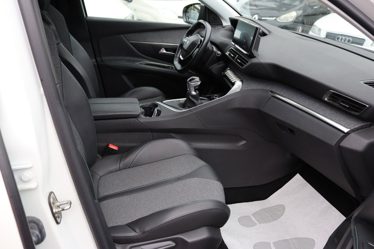 Peugeot 3008 BlueHDi 130 S&S EAT8 Allure Pack (18)