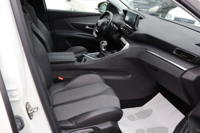Peugeot 3008 BlueHDi 130 S&S EAT8 Allure Pack (18)