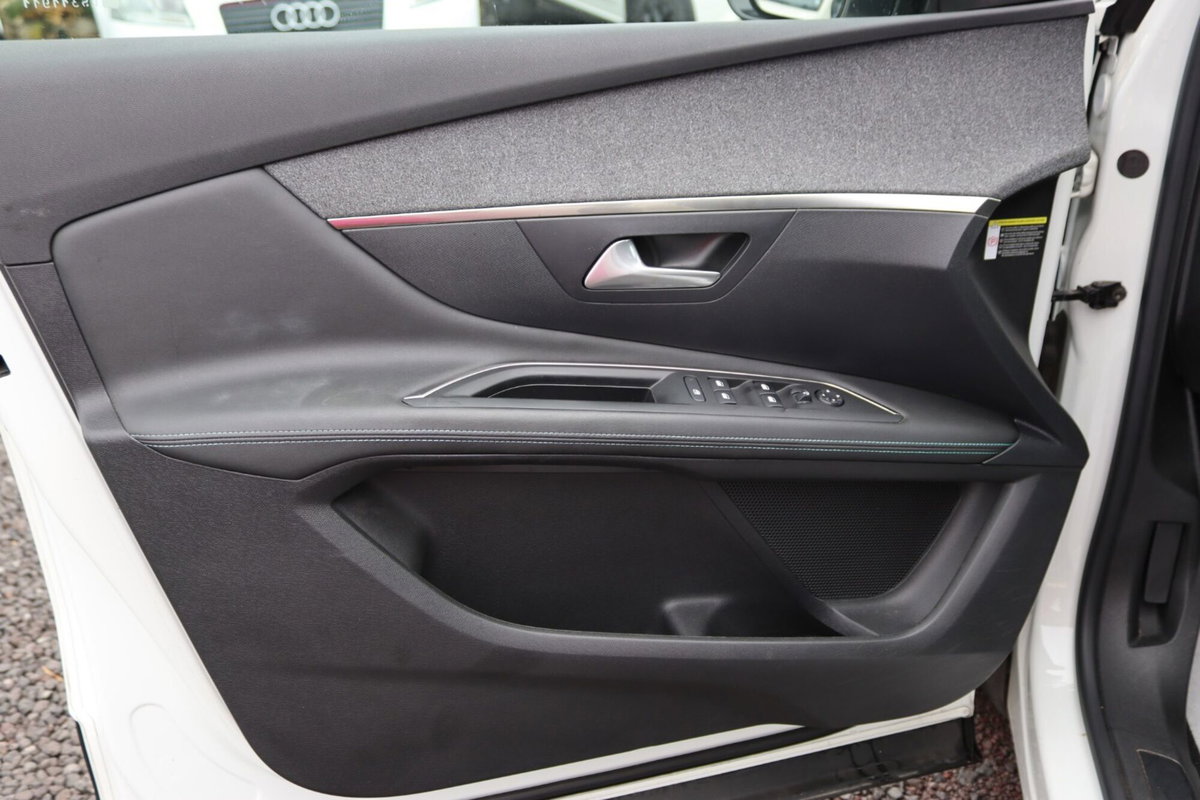Peugeot 3008 BlueHDi 130 S&S EAT8 Allure Pack (9)