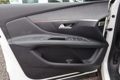 Peugeot 3008 BlueHDi 130 S&S EAT8 Allure Pack (9)
