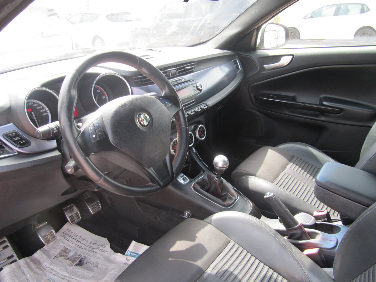 Alfa Romeo Giulietta 1.6 JTDm-2 Exclusive (12)
