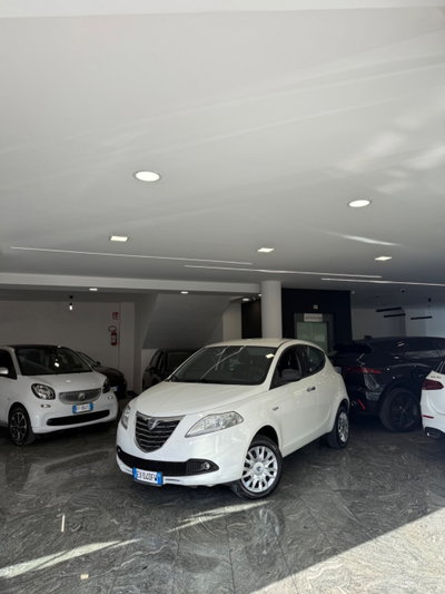 Lancia Ypsilon 0.9 TwinAir 85 CV 5 porte Metano Ecochic Silver usata
