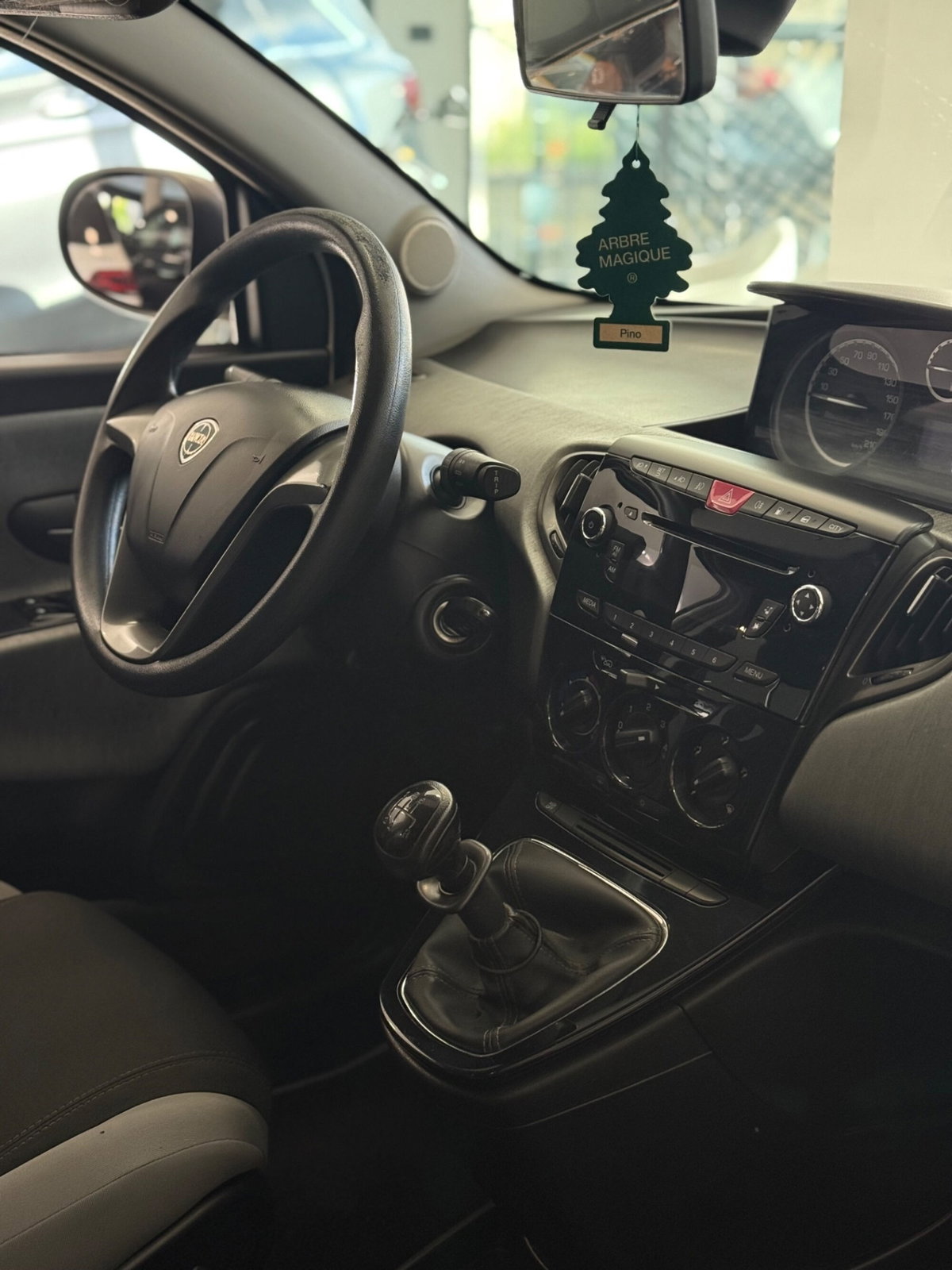 Lancia Ypsilon 0.9 TwinAir 85 CV 5 porte Metano Ecochic Silver (11)