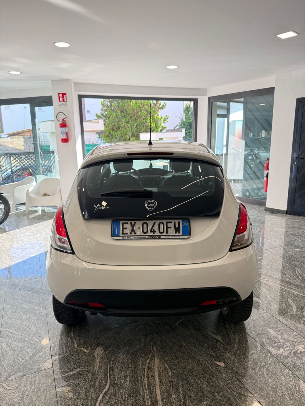 Lancia Ypsilon 0.9 TwinAir 85 CV 5 porte Metano Ecochic Silver (5)