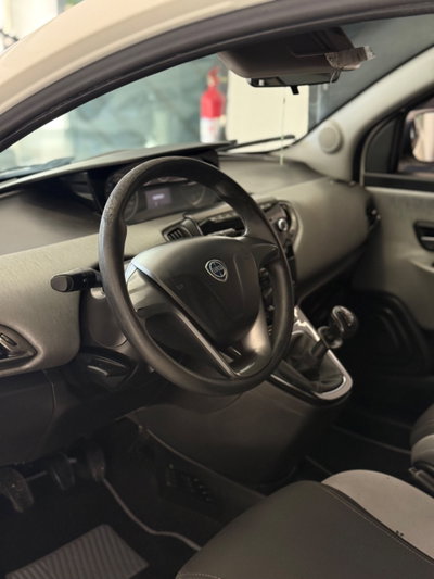 Lancia Ypsilon 0.9 TwinAir 85 CV 5 porte Metano Ecochic Silver (7)