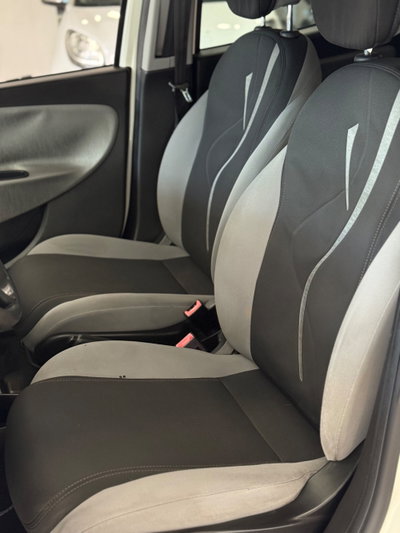 Lancia Ypsilon 0.9 TwinAir 85 CV 5 porte Metano Ecochic Silver (8)