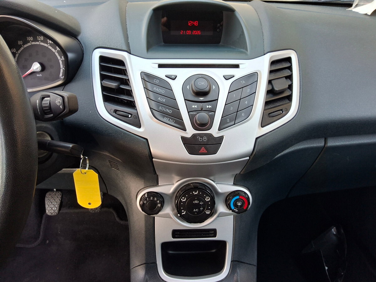 Ford Fiesta 1.2 82 CV 5 porte Titanium (12)