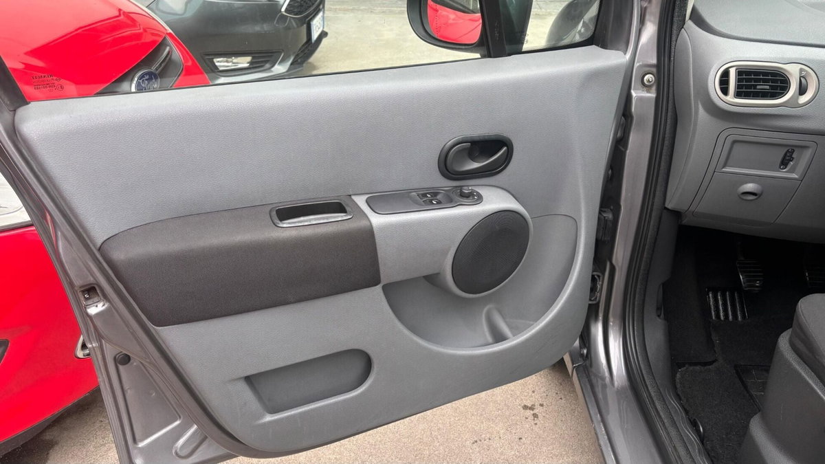 Renault Modus 1.5 dCi 85CV Dynamique (17)