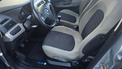 Fiat Grande Punto 1.4 5 porte Dynamic (11)