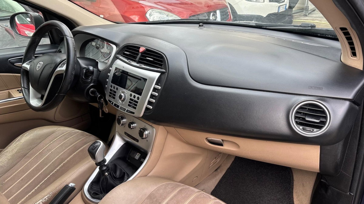 Lancia Delta 1.6 MJT DPF Oro (17)
