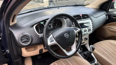 Lancia Delta 1.6 MJT DPF Oro (7)
