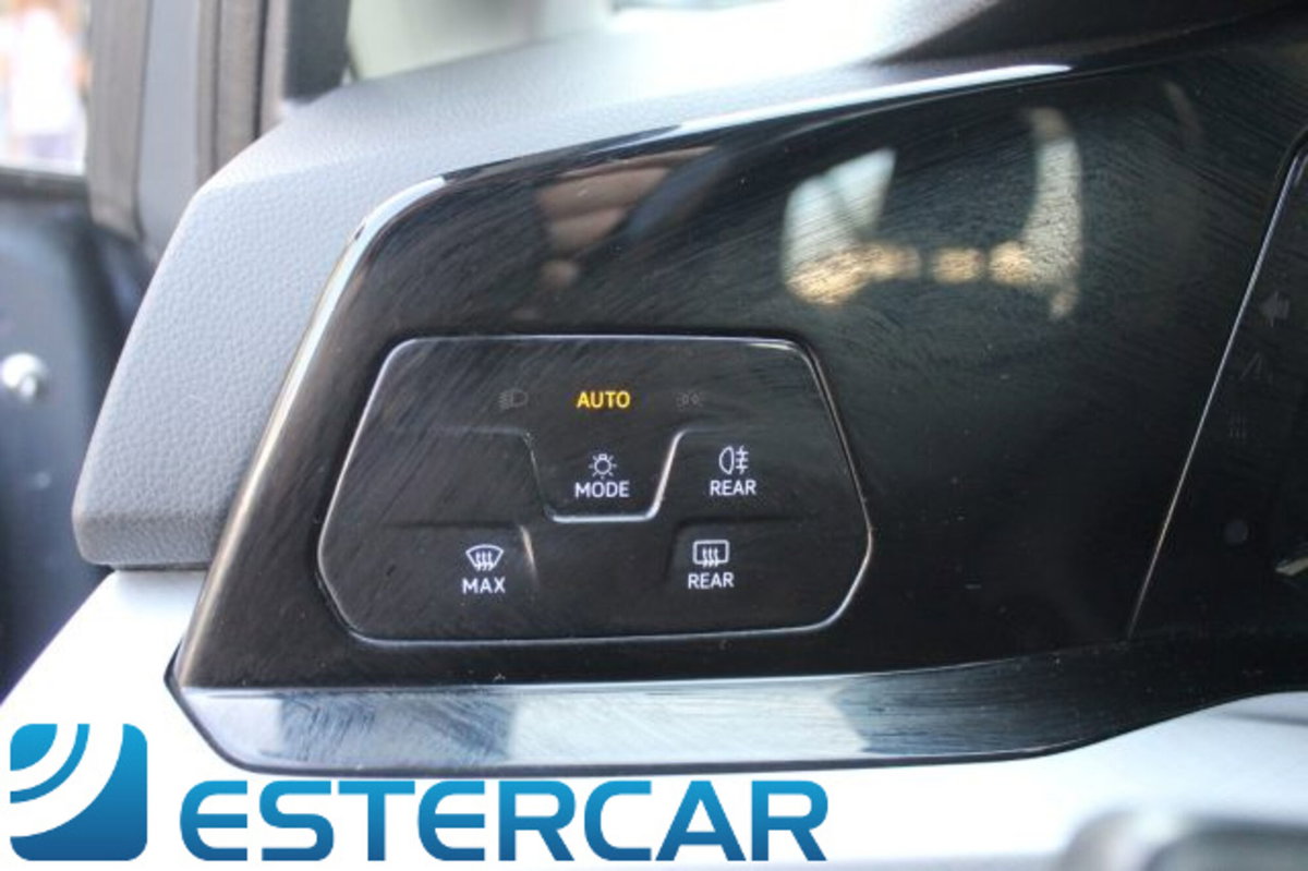 Volkswagen Golf 2.0 TDI SCR Life (17)