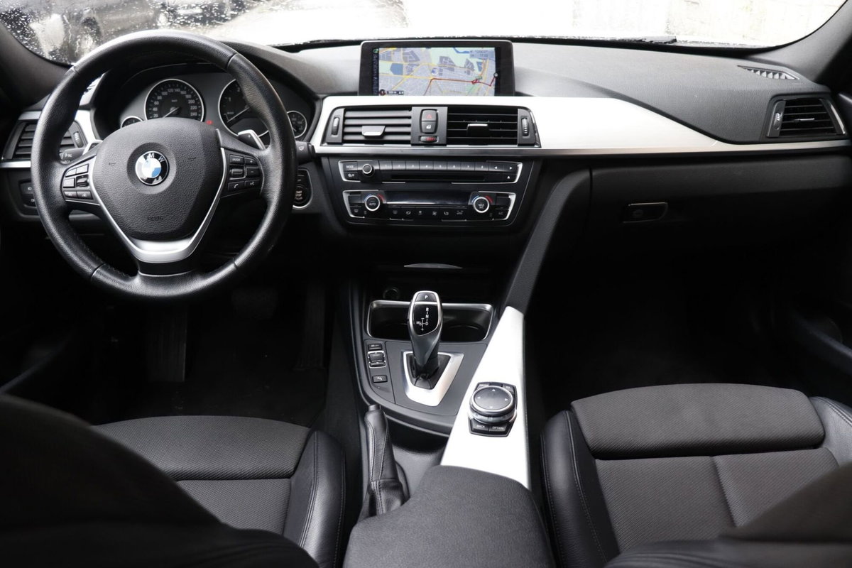BMW Serie 3 Touring 330dA xDrive  Sport (2)