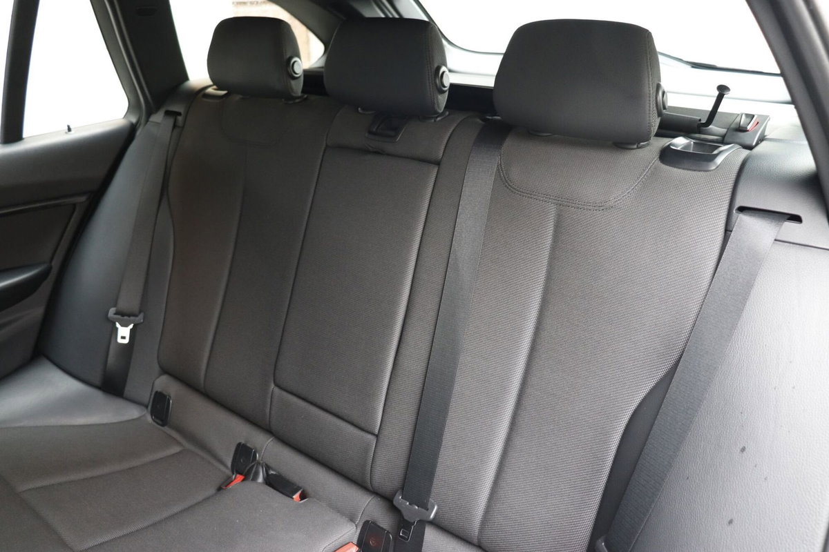 BMW Serie 3 Touring 330dA xDrive  Sport (3)