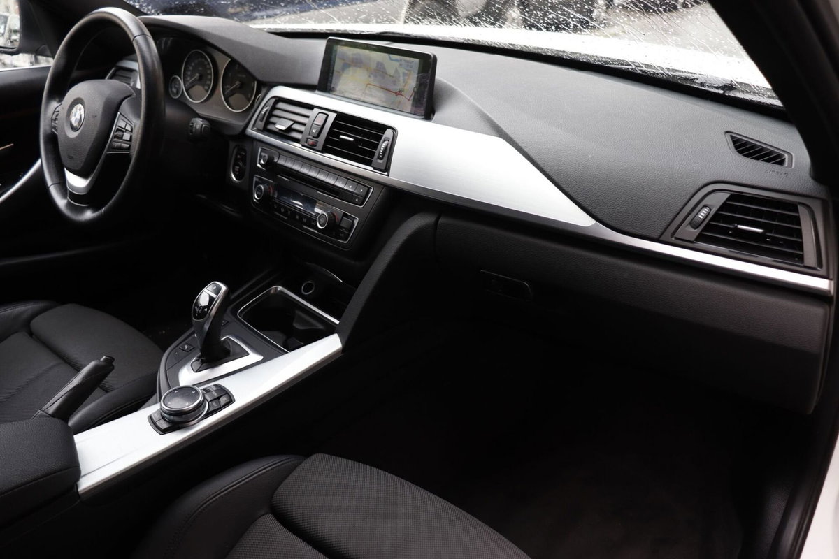 BMW Serie 3 Touring 330dA xDrive  Sport (6)