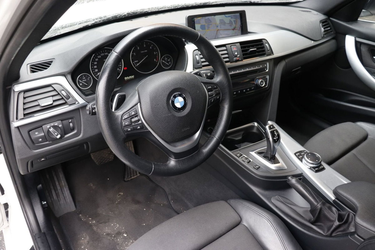 BMW Serie 3 Touring 330dA xDrive  Sport (8)