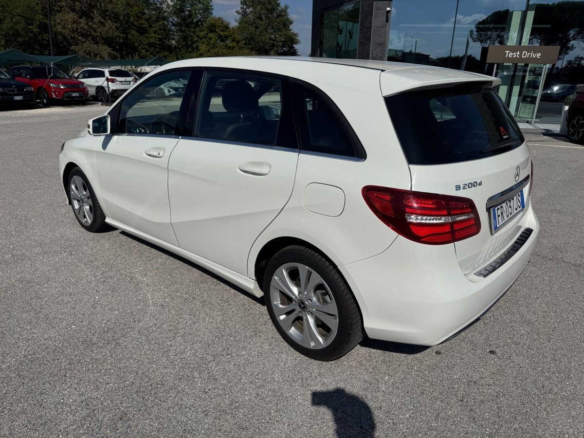 Mercedes-Benz Classe B 200 d Automatic 4Matic Sport (3)