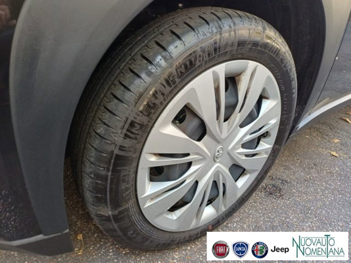 Toyota Aygo X 1.0 VVT-i 72 CV 5 porte Limited Air (4)