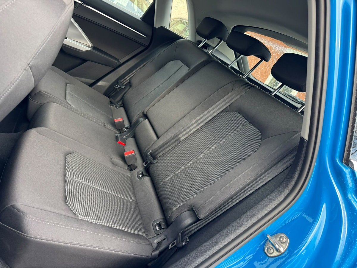 Audi Q3 35 TDI quattro S tronic S line edition (11)