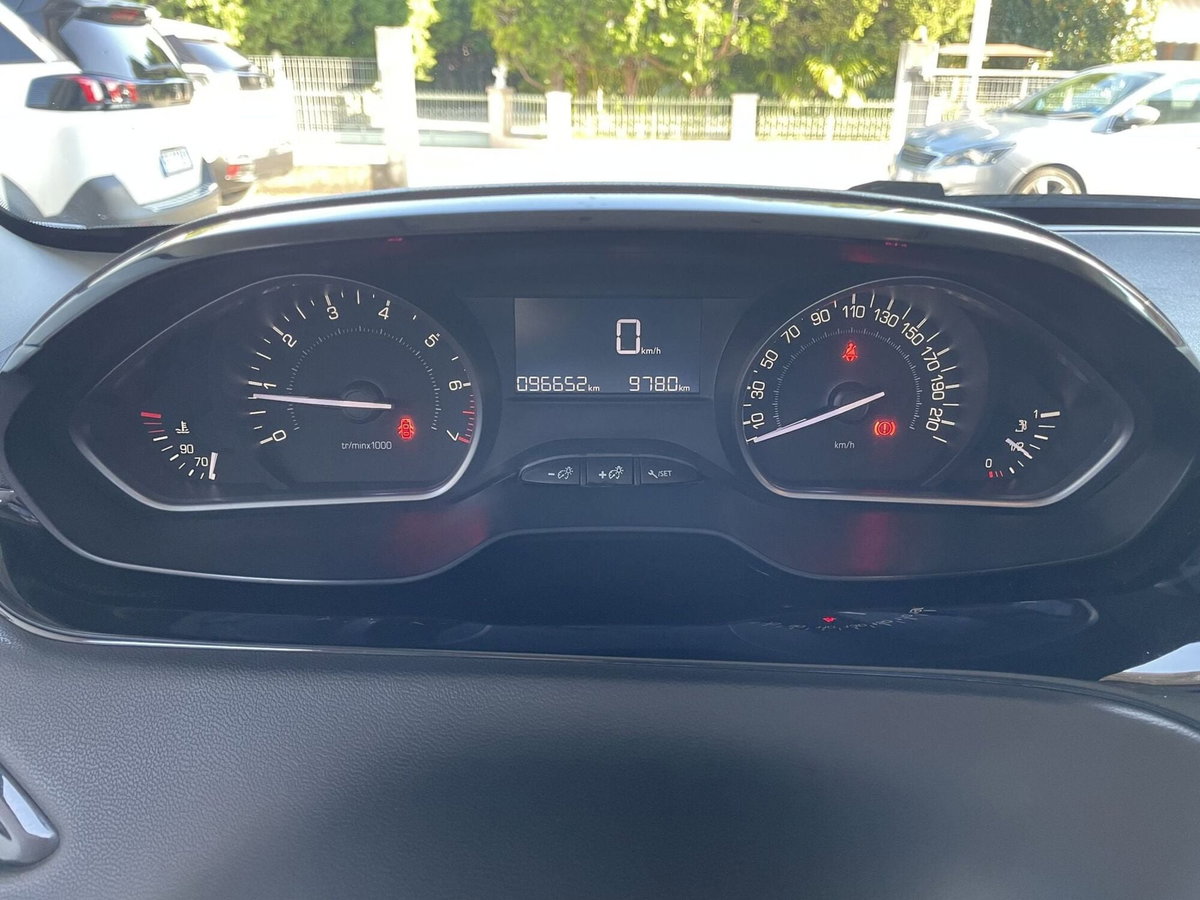 Peugeot 208 82 5 porte Active (12)