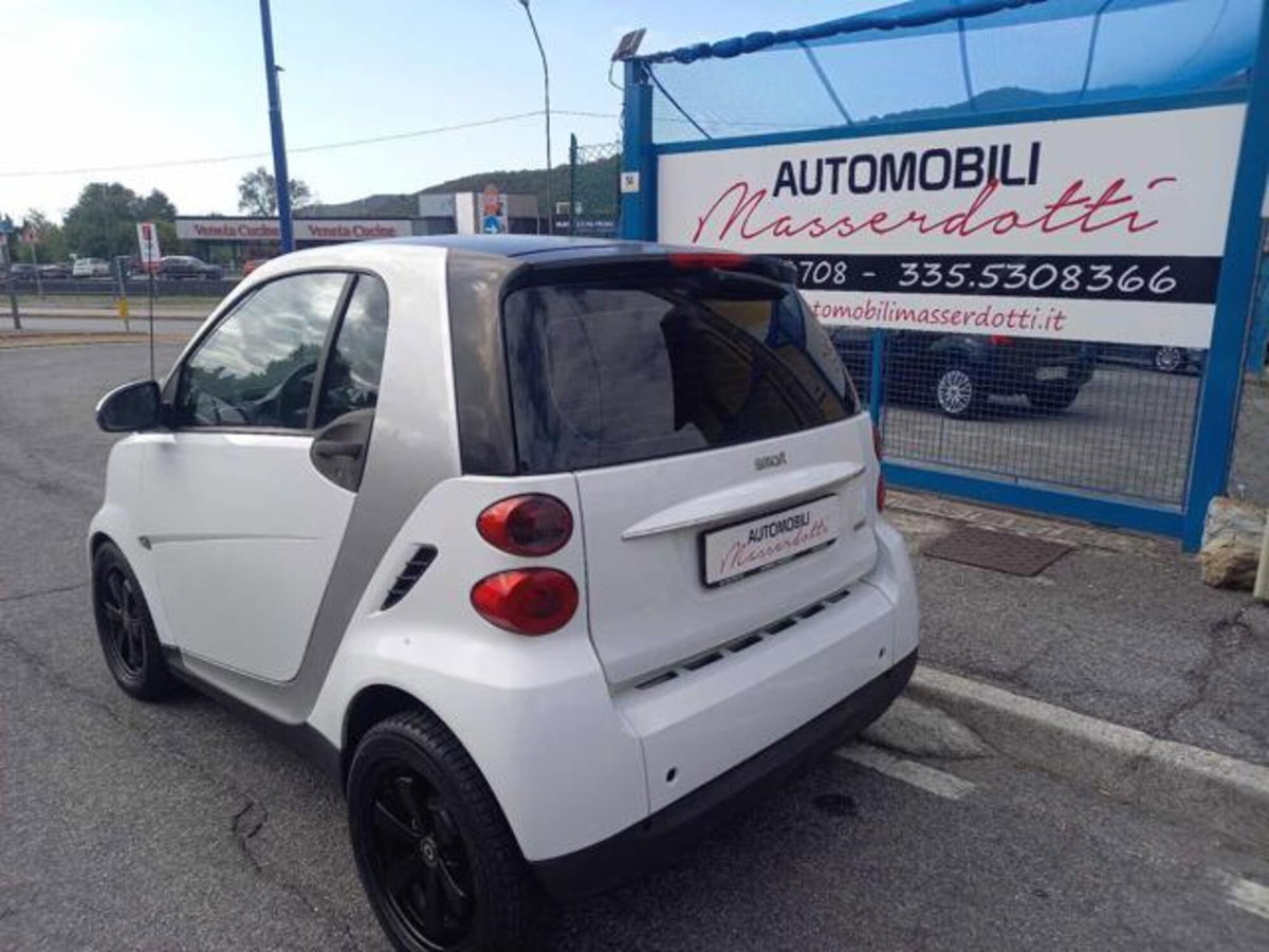smart Fortwo 1000 52 kW MHD coupé pure (4)