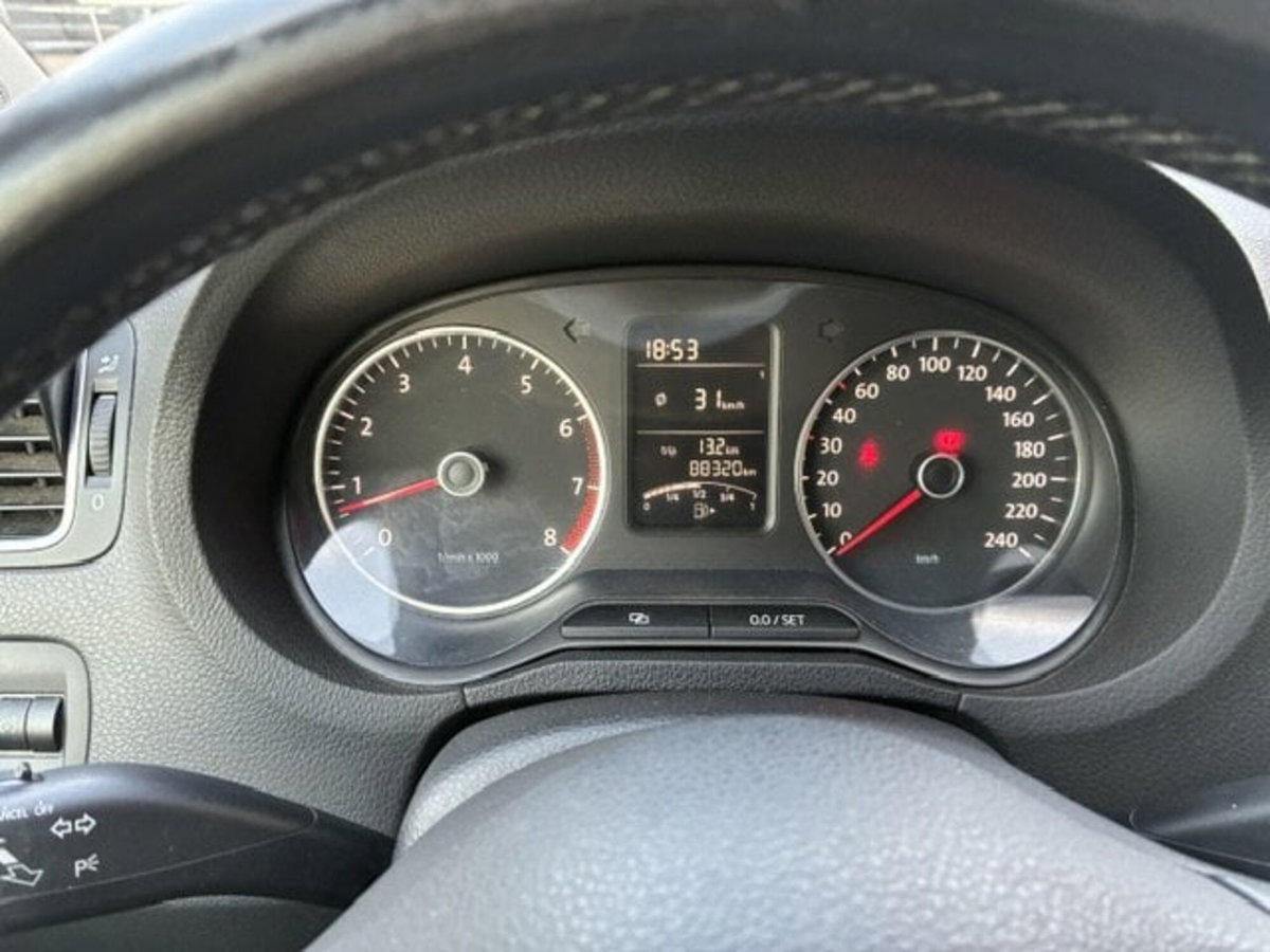 Volkswagen Polo 1.4 3 porte Highline (9)