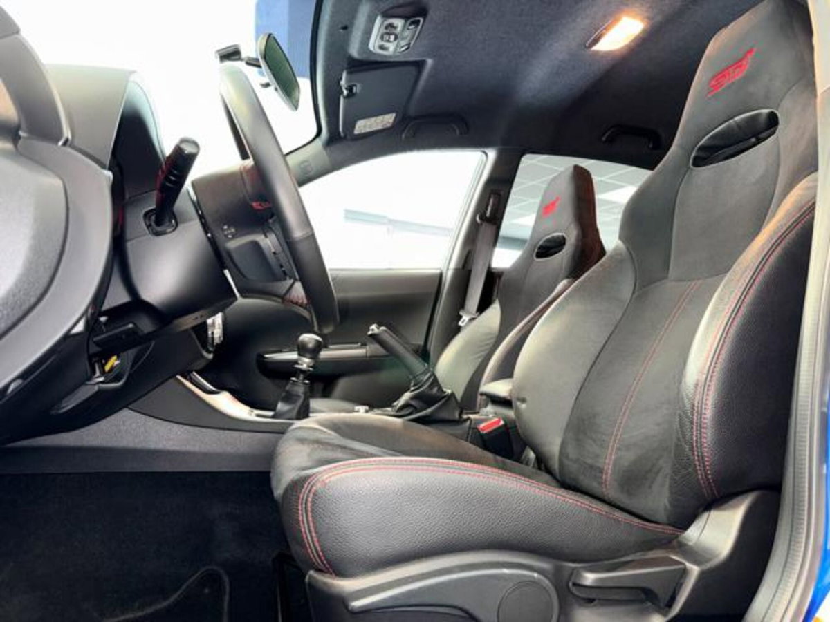 Subaru Impreza 2.5 WRX STi (3)