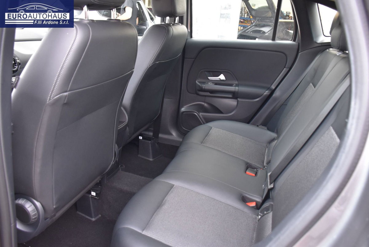 Mercedes-Benz GLA SUV 200 d Business Extra auto (13)