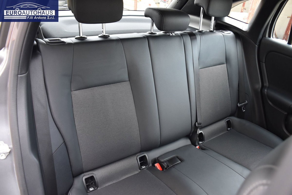 Mercedes-Benz GLA SUV 200 d Business Extra auto (15)